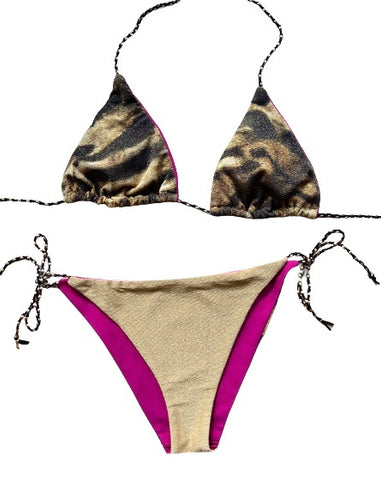 Bikini estampado amarronado con lurex. Braguita parte de delante de lurex oro y por detrás estampado