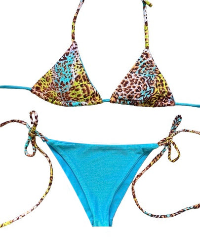 Bikini estampado animal print con lurex. Braguita parte de delante azul de lurex y por detrás del mismo estampado que parte de arriba.