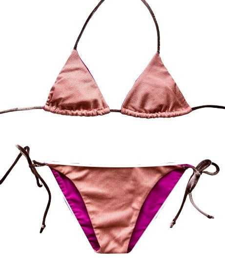 Bikini de cortina canalé fino rosa palo metalizado. Braguita triangular a juego.