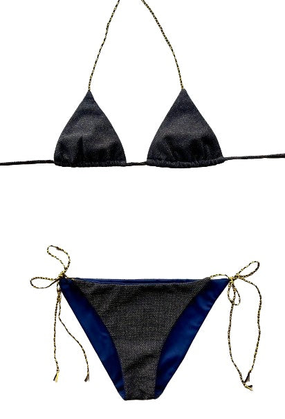 Bikini de cortina de piqué negro con lurex dorado. Braguita a juego. Cintas trenzadas a mano y de piqué dorado.