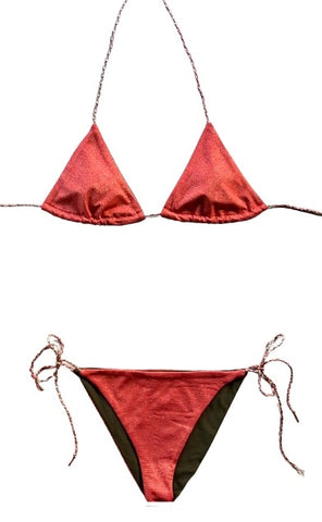 Bikini triangular de lurex naranja. La braguita a juego.