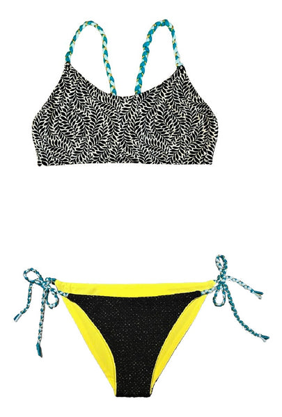 Bikini tipo top estampado con cintas elásticas trenzadas con la espalda al aire. Braguita triangular negra de piqué con lurex oro.