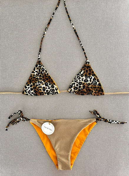 Bikini estampado animal print con lurex. Braguita parte de delante de lurex oro y por detrás del mismo estampado que parte de arriba.