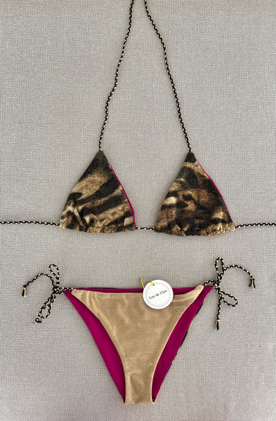 Bikini estampado amarronado con lurex. Braguita parte de delante de lurex oro y por detrás estampado