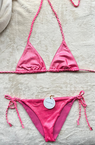 Bikini triangular de tejido multipunto rosa. Braguita a juego.