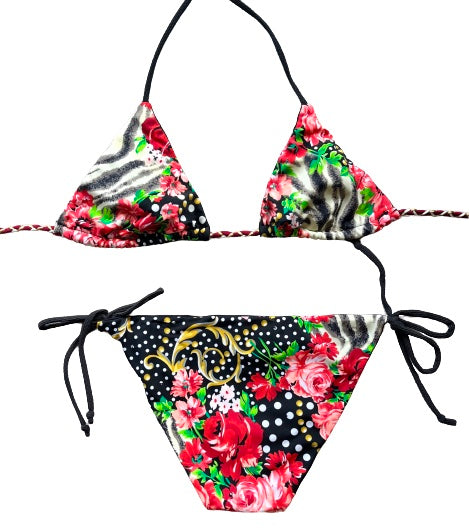 Bikini triangular estampado de flores y topos. Braguita triangular de piqué negro por delante y estampada por detrás.