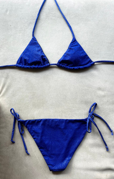 Bikini de cortina de lurex azul eléctrico. Braguita y cintas a juego.