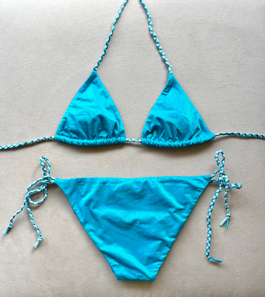 Bikini de cortina azul turquesa y lurex verde. Braguita a juego.