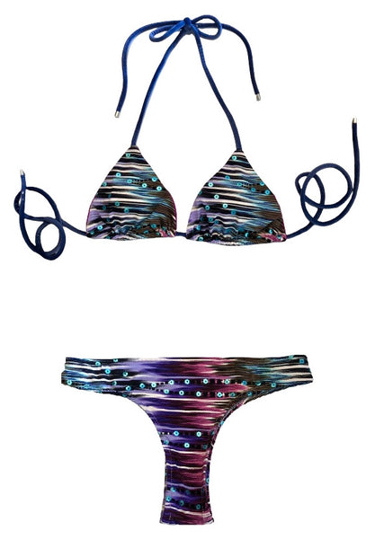 Bikini de cortina estampado imitación lentejuelas de lurex azules con cinta no elástica de terciopelo azul. Braguita brasileña del mismo estampado.