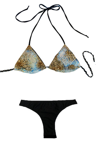 Bikini de cortina estampado Animal print azul con cinta elástica negra y trenzada a mano. Braguita brasileña negra por delante y lurex plata por detrás.