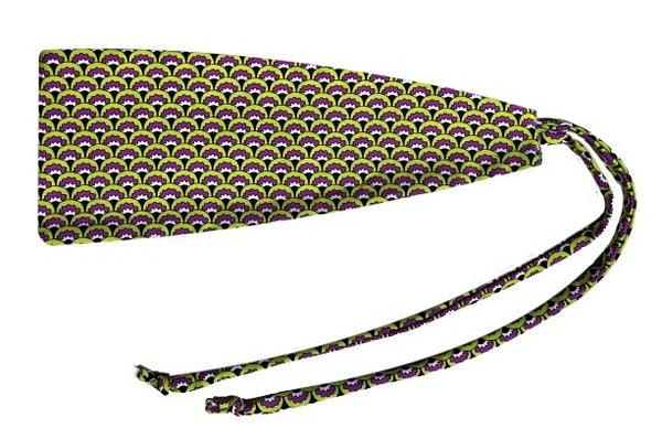 Bikini bandeau estampado geométrico lila y pistacho. Braguita brasileña estampada por delante y lila por detrás.