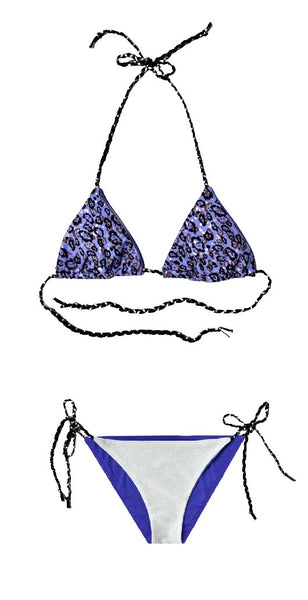 Bikini triangular estampado animal print lila y plata. Braguita triangular de lurex plata por delante y negra por detrás.