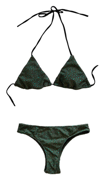 Bikini de cortina estampado animal print verde. Cinta elástica negra. Braguita brasileña del mismo estampado.