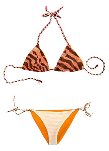 Bikini de cortina con cinta trenzada elástica. Braguita de triángulo de tejido elástico de piqué blanco.  Las cintas de la braguita a juego no son elásticas.