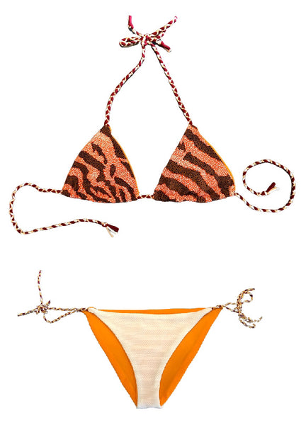 Bikini de cortina con cinta trenzada elástica. Braguita de triángulo de tejido elástico de piqué blanco.  Las cintas de la braguita a juego no son elásticas.