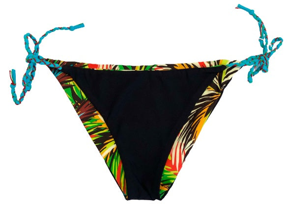 Bikini de cortina estampado vegetal con fondo rojo y cintas trenzadas a mano. Braguita triangular reversible negra por un lado y estampado por el otro. Cintas a juego con la parte de arriba.